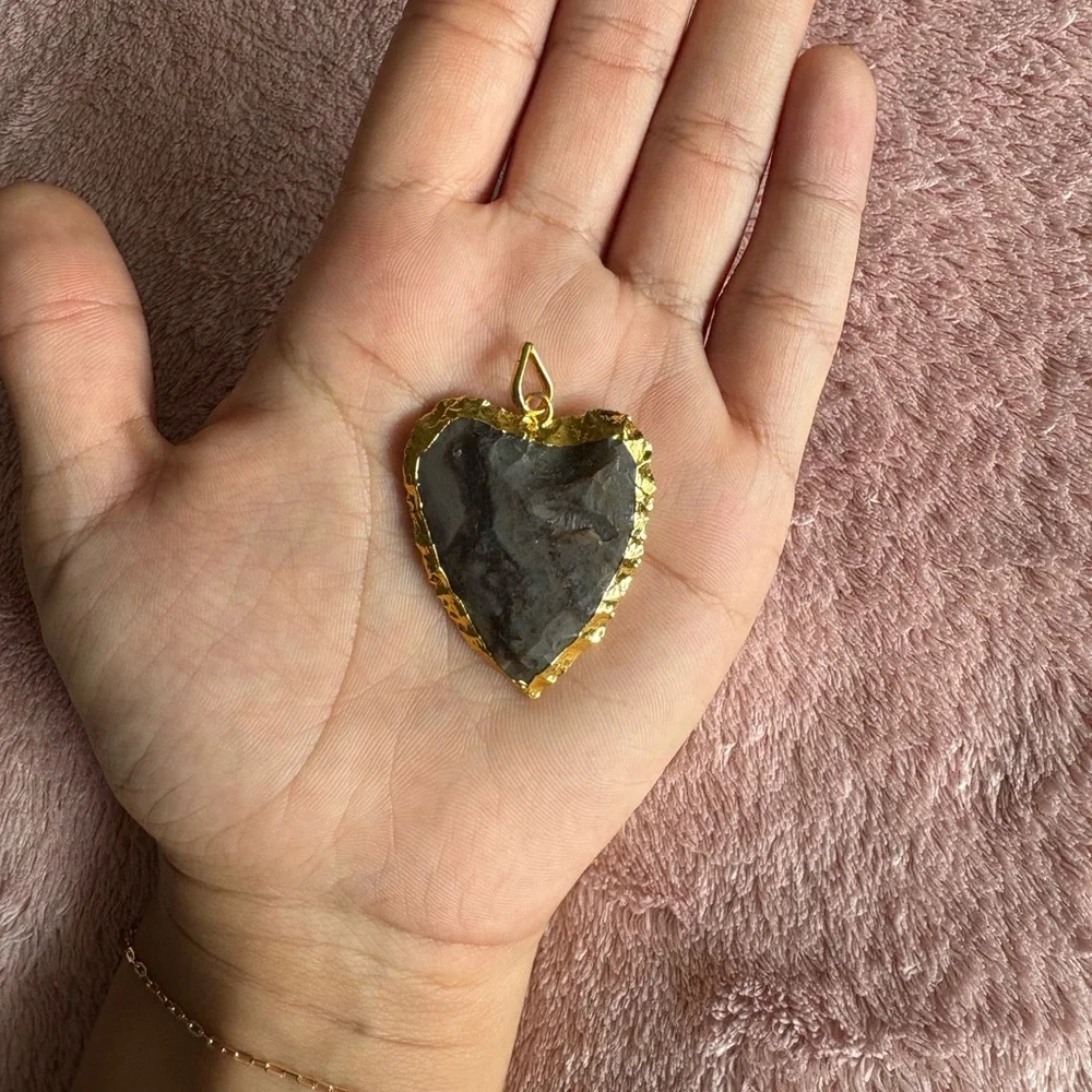 Golden Earth Heart Pendant – Natural Chert Stone with Gold Trim - Picture 5 of 5